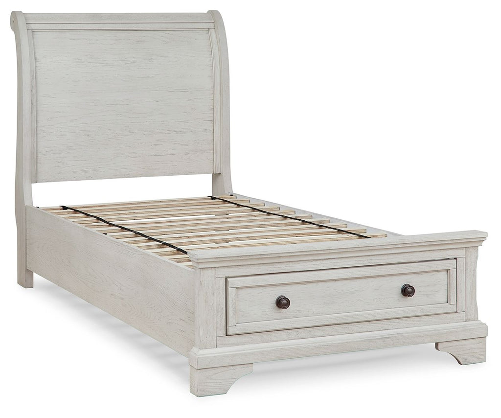 Robbinsdale - Sleigh Beds