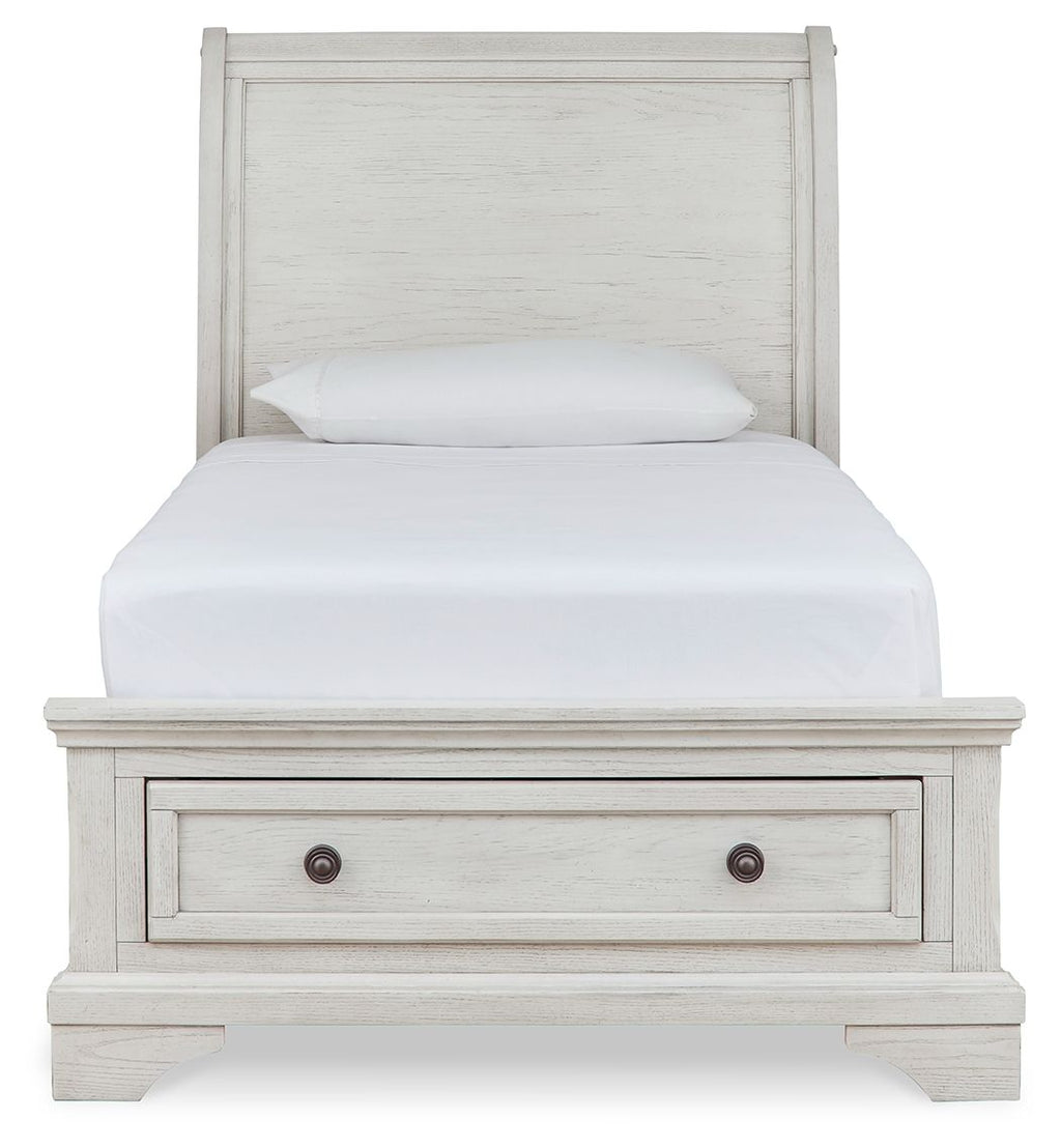 Robbinsdale - Sleigh Beds
