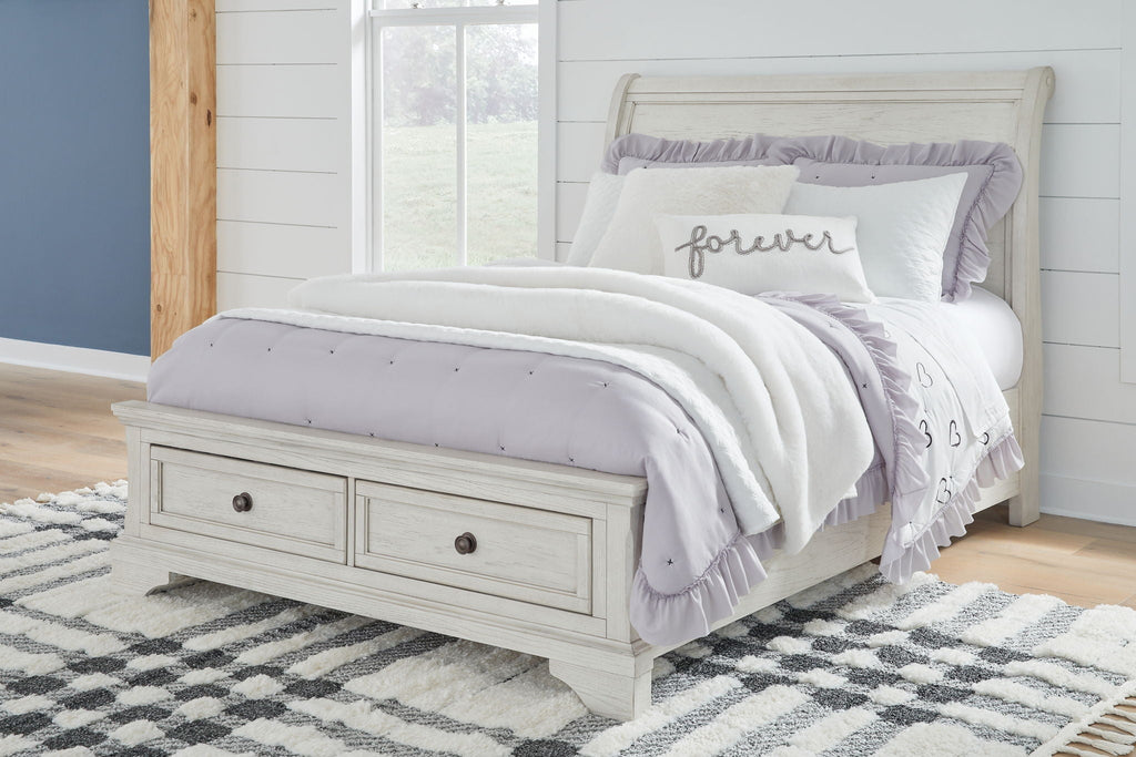 Robbinsdale - Sleigh Beds
